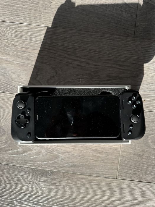 Геймпад для iphone айфона, Razer Kishi v2