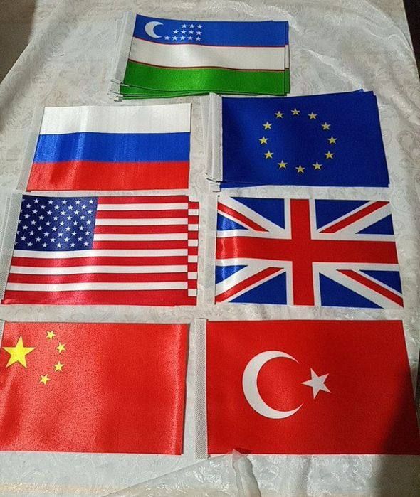 Настольные флаги тройной стройкой из металла Stol bayroqlari stoykali