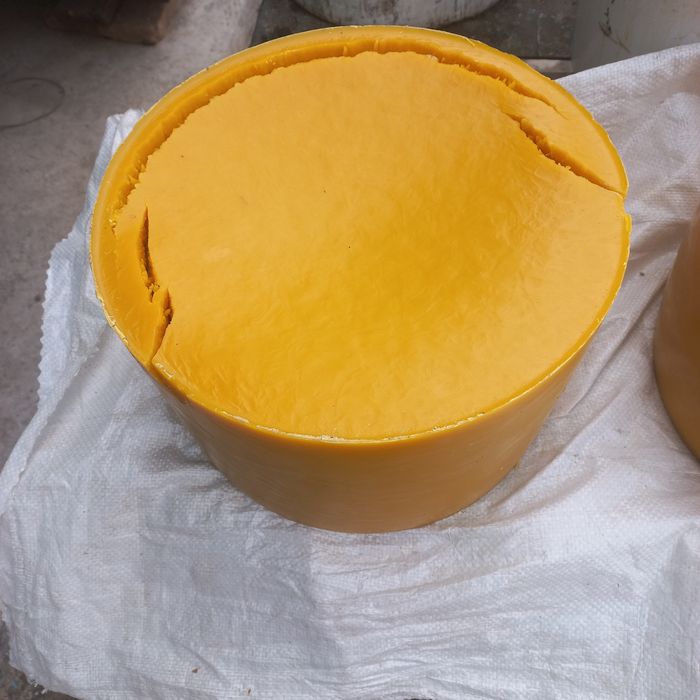 Продам воск пчелинный