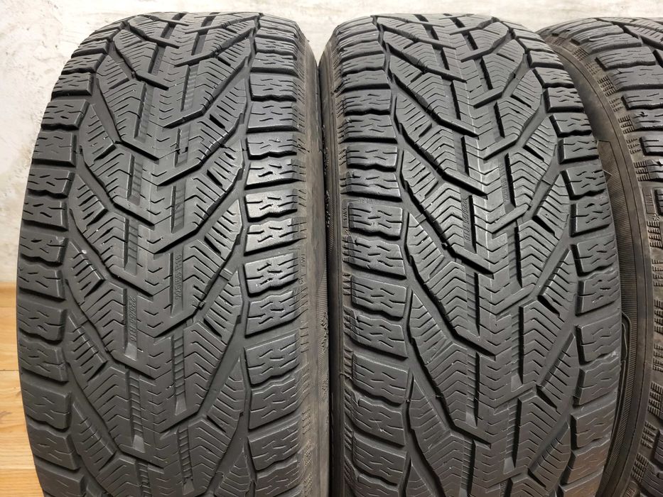 205/60/16 Bridgestone / 225/55/16 Taurus зимни гуми