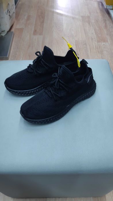 Кроссовки  новые