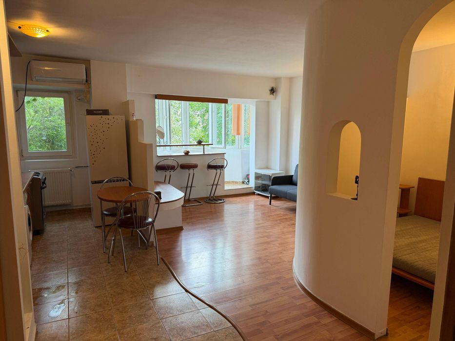 Inchiriere Garsoniera 300m de Mall Vitan | Separeu Dormitor | 40mp