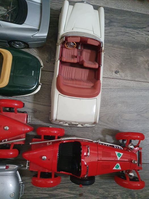 Lot 11 machete scară 1:18 cu mici lipsuri