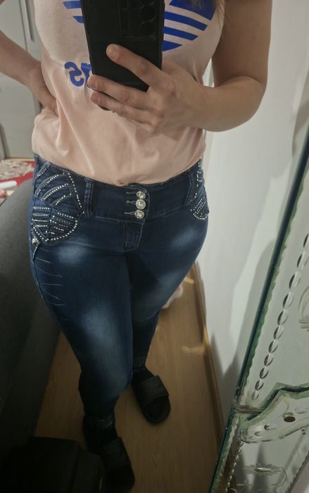 Blugi cu pietricele