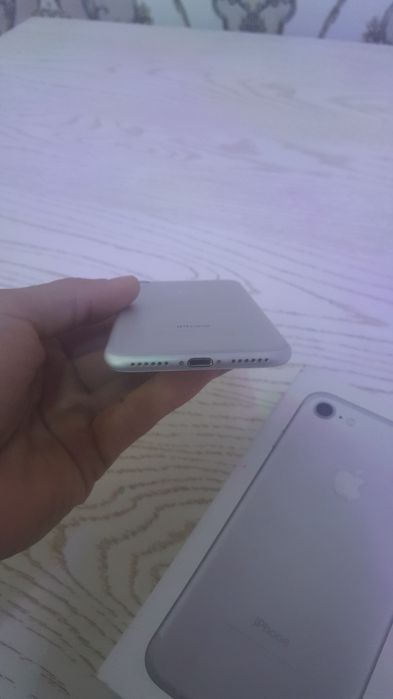 iphone 7 holati zòr. hamma joyi. ishlidi