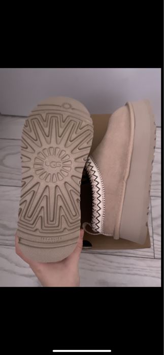UGG noi Originale crem