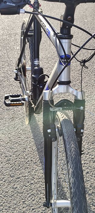 Vand Bicicleta Bulls roti 28 perfect functionala cadru de aluminiu