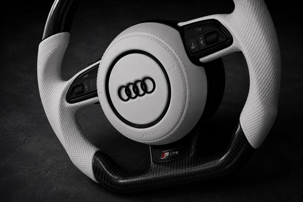Volan Audi A1/A3/A4/A5/A6/A7/A8/Q3/Q5/Q7 Piele Alba + Carbon Plug&Play