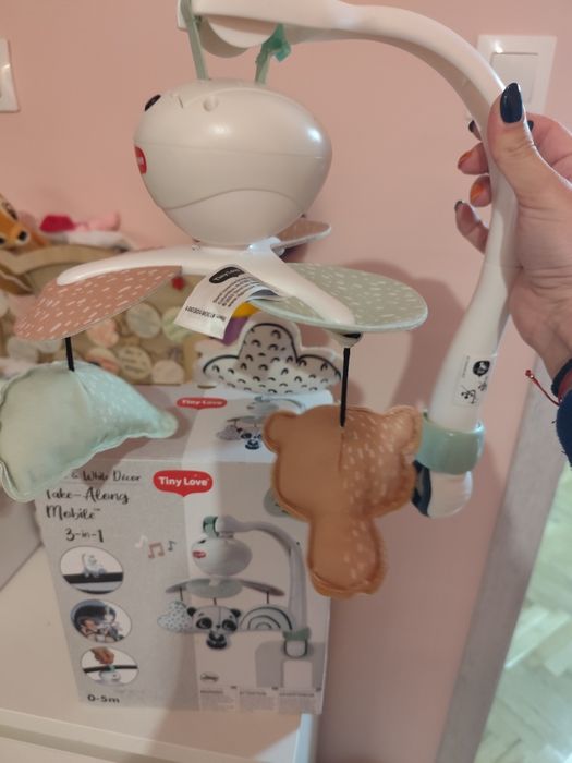 Музикална въртележка за легло