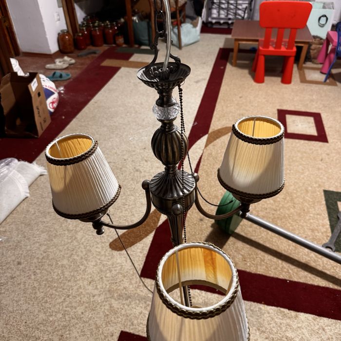 Продается люстра