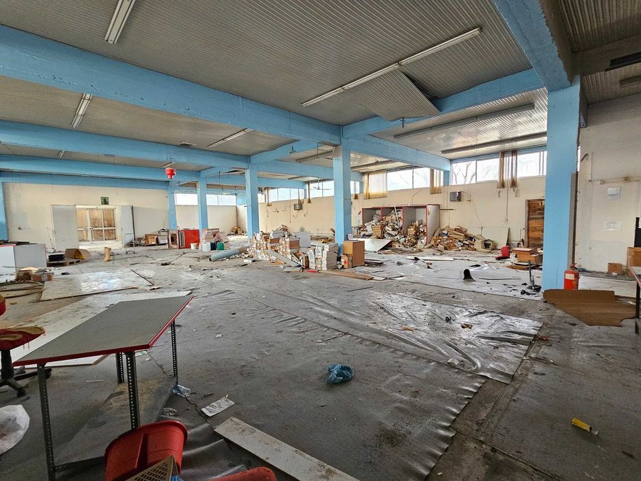 Продава се промишлен обект от 935 кв.м. в VI.PE. Кавала (код 4693)