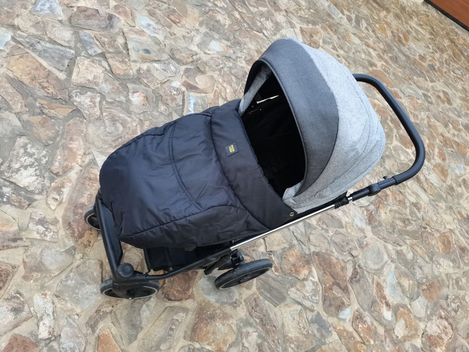 Vând cărucior Expander Exeo gri inchis/gri deschis/negru unisex