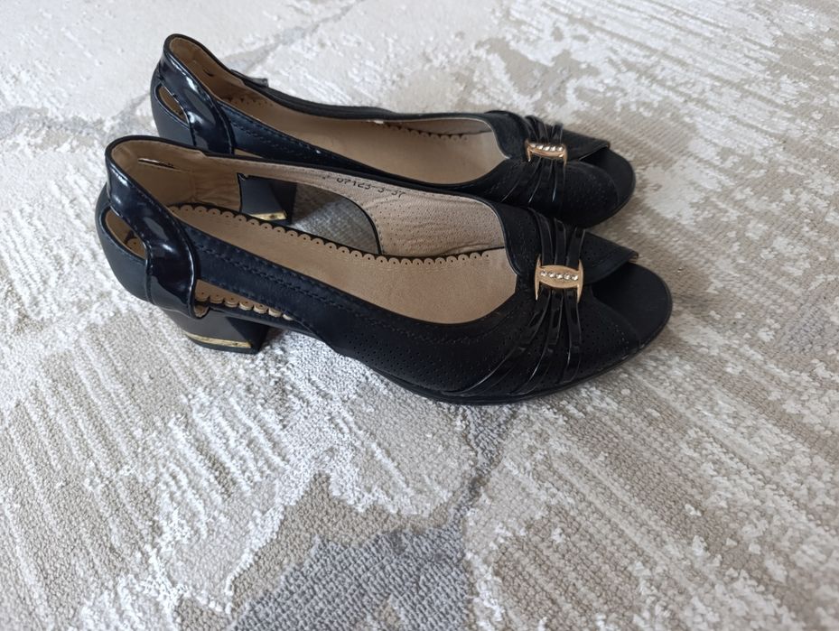 Продам туфли женские.