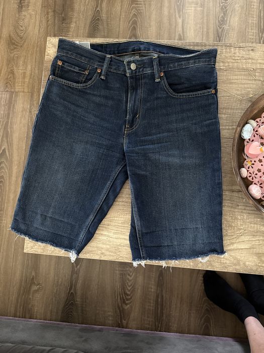 Vand blugi Levis 511 scurti W32. Noi