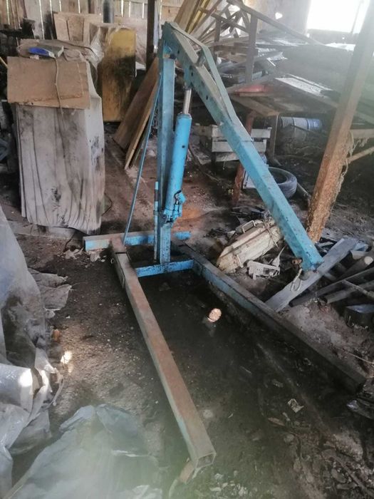 Vând  echipamente și scule service auto