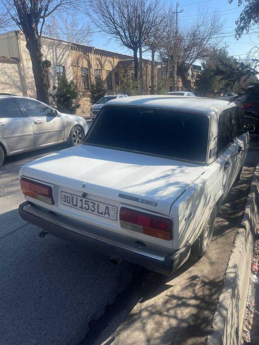 автомобиль ваз 2107