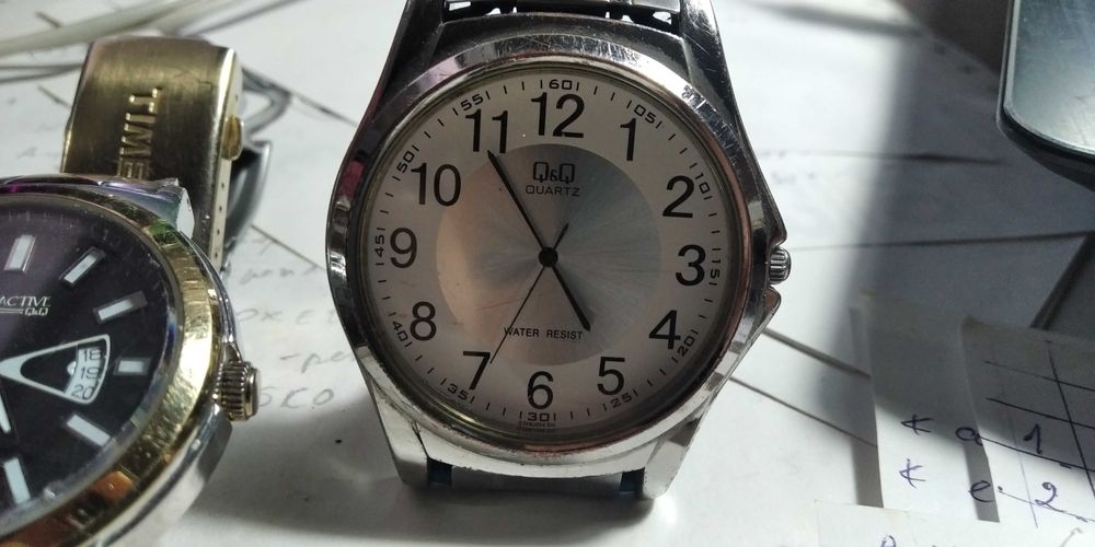 Продавам часовници мъжки с батерия