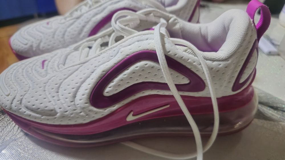 Vând Nike Air Max 720