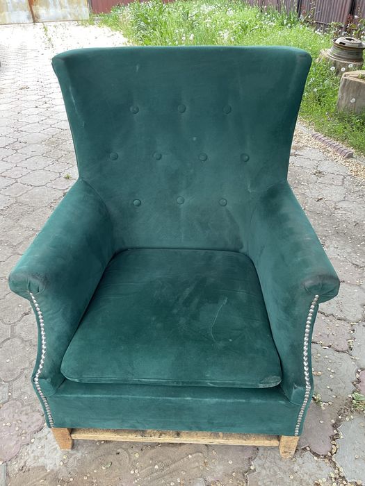 Продам велюровые кресла