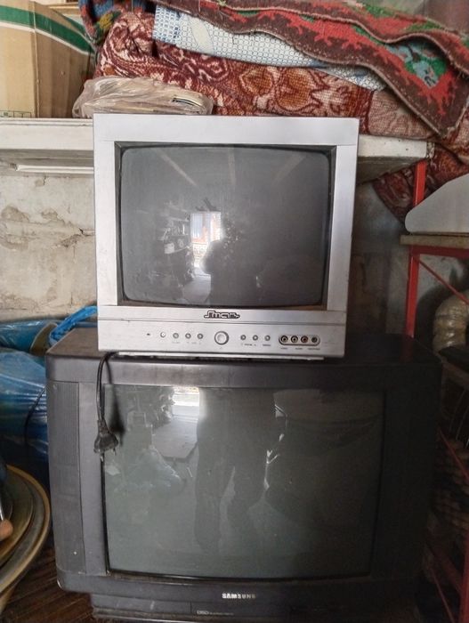 Продам телевизор 2 штуки.