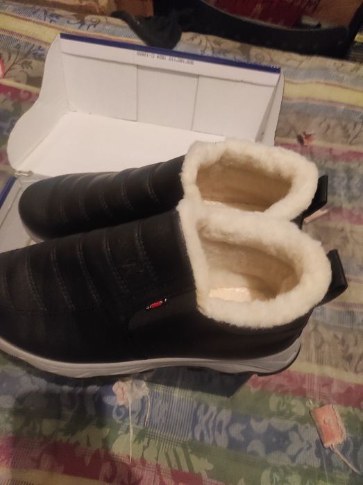 Продам теплые дутики