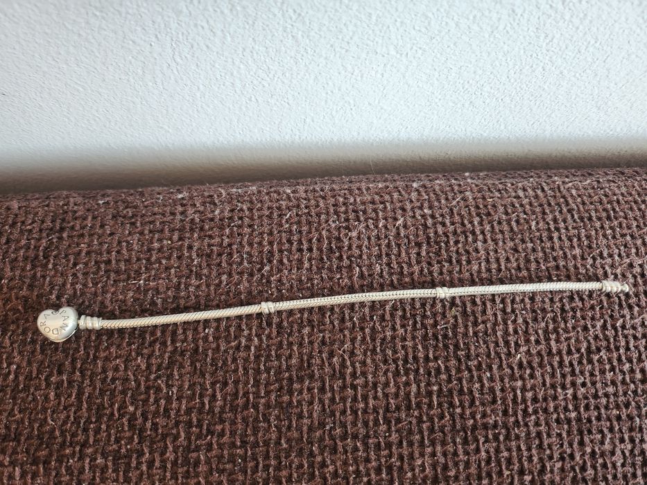 Сребърна гривна Pandora -"Moments Любов", 20 см. + талисмани