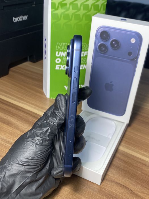 iPhone 17 Pro • 256 GB • Deep Blue