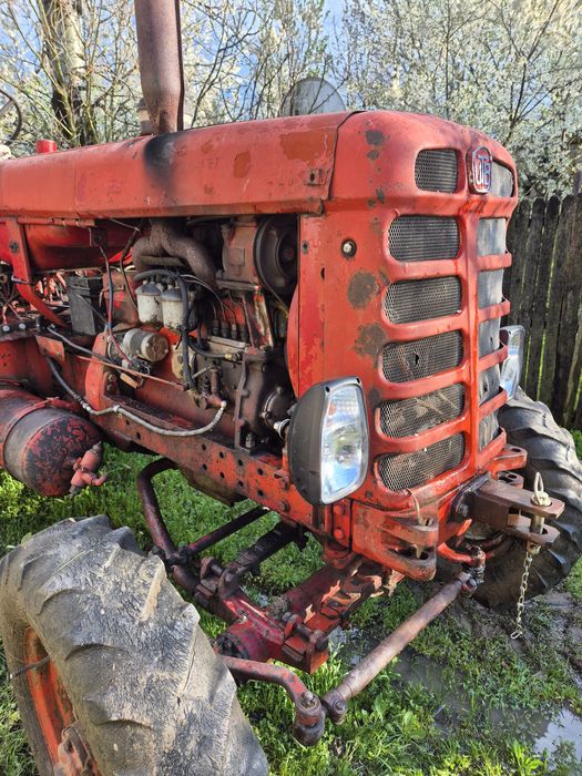 UTB Universal 651,încărcător frontal,diferential