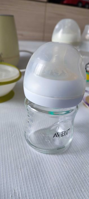 Philips Avent бе бешки бутилки с биберон ,нагревател и шишета за вода