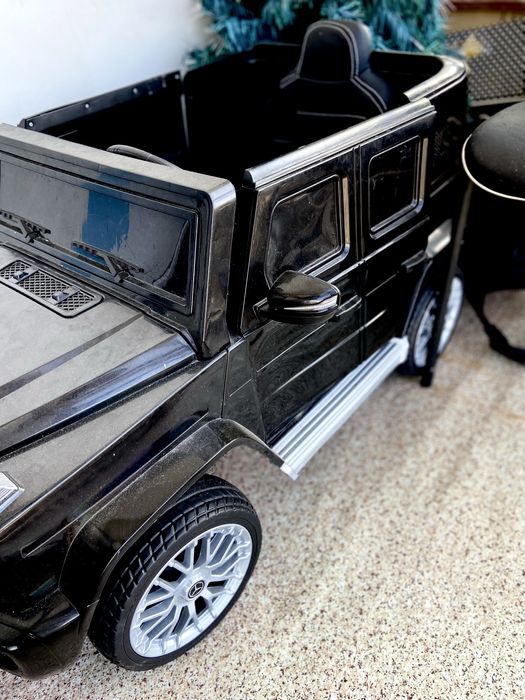 Детская машинка электромобиль