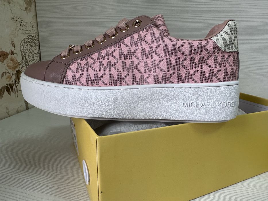 Продам женские кеды