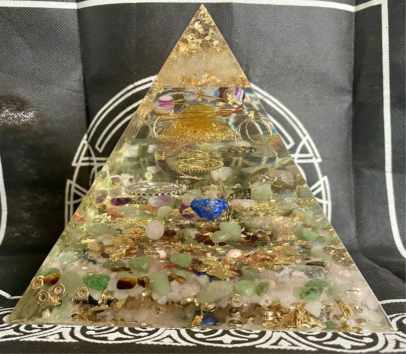 Ръчно изработен оргонит “Щастлива съдба”, размер 15/15 см.