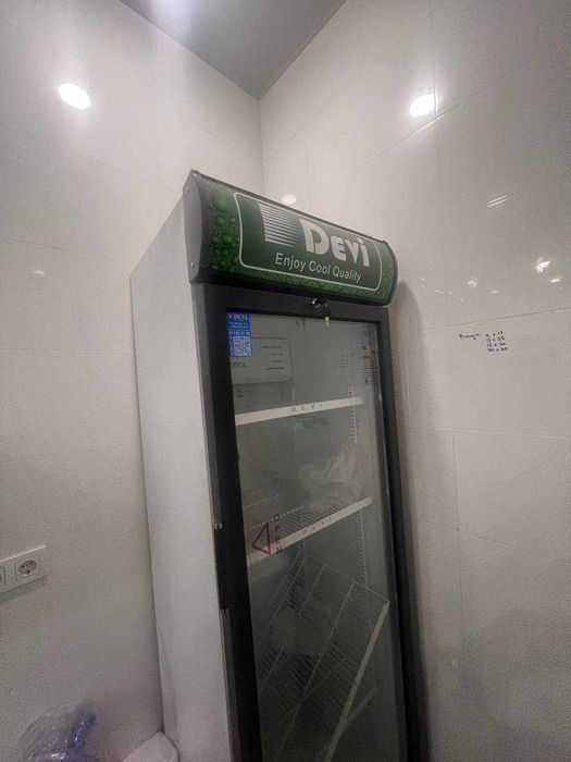 Холодильник витринный Nestlé Pure Life (Ugur)