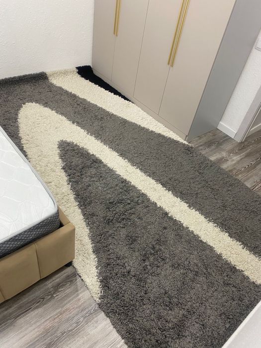 Ковер для дома серо-белый