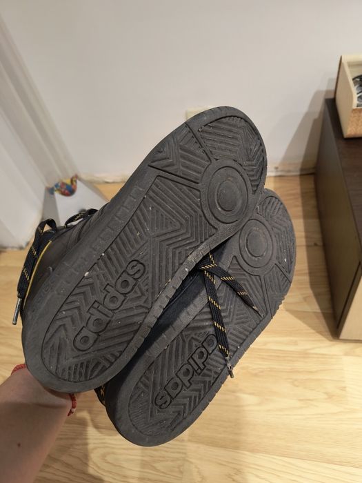 Зимни обувки Adidas номер 40