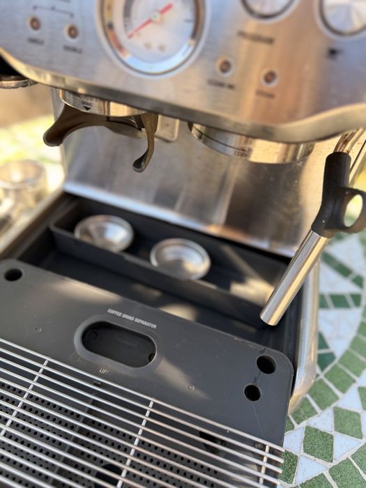 Espressor manual Catler ES 8013 cu râșniță integrată și manometru