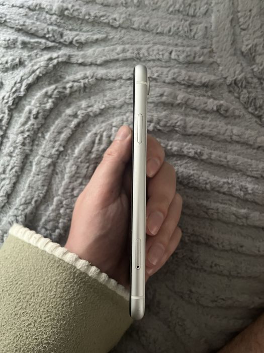 Неразличим от нов! Бял iPhone XR (64GB)