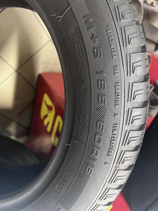 Зимни гуми 195/60 R16 2бр. Nexen  и 2бр. всесезонни гуми Good Year