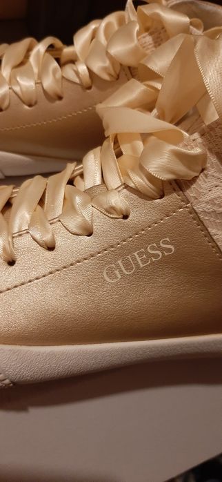 Златисти Guess 38