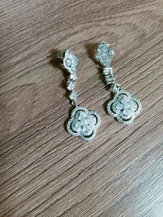 Серьги с камнями