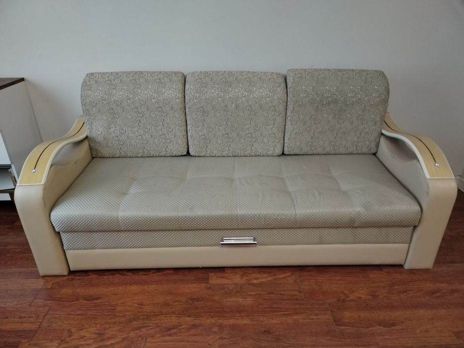 Продам диван недорого