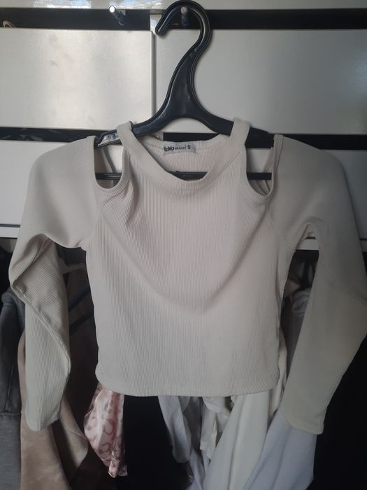 Продам женские кофты и кроп топы