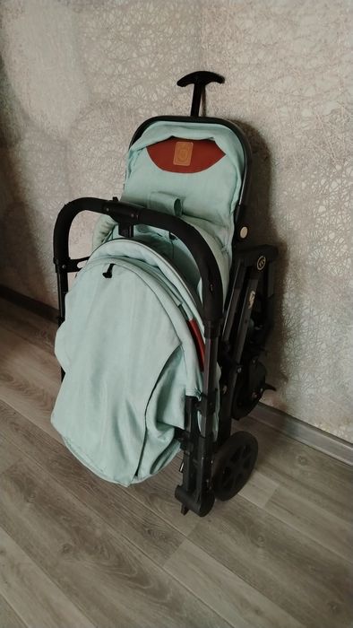 Продам детскую коляску чемодан