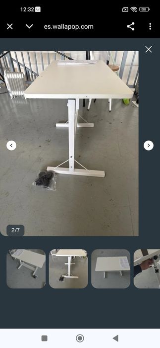 Бюро на колелца с накланящ се плот