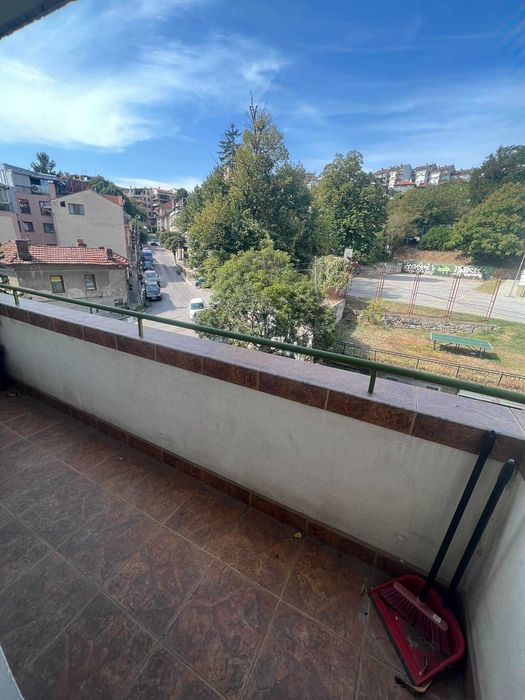 Двустаен топ център