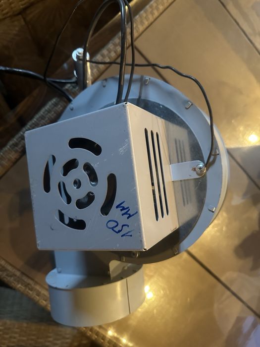 Продавам вентилаторна група за димни газове, за барбекю,камина и комин