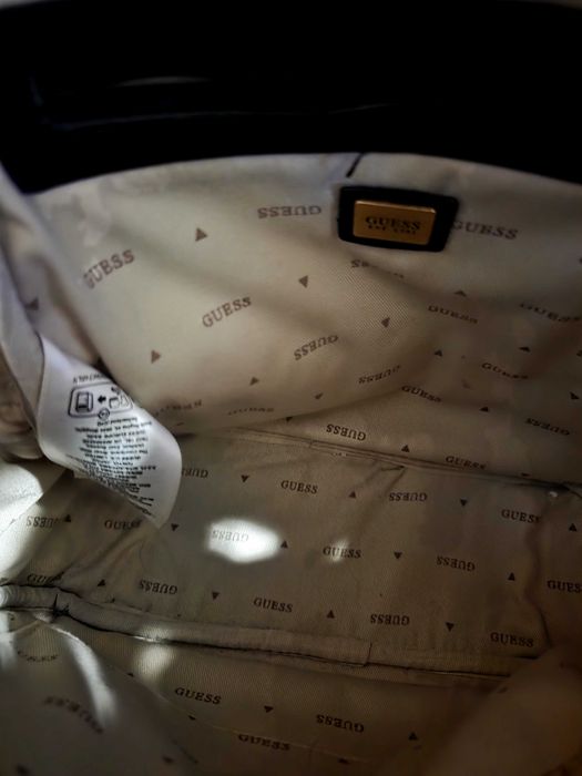 Дамска раница Guess