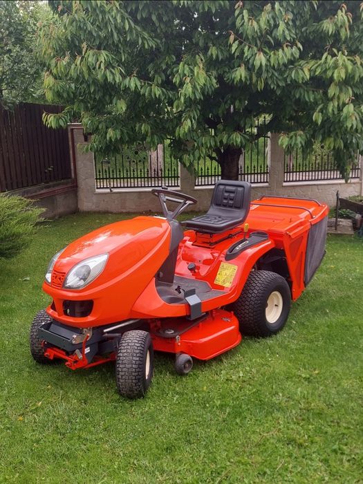 Tractor de tuns iarba