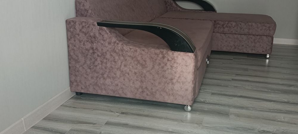 Продам диван срочно
