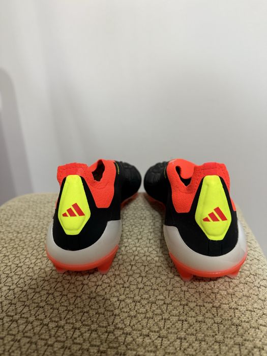 Predator hybridtouch 2.0 noi cu eticheta marimea 43 1/3!